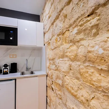 Luxurious With Stylish Design And Comfort - 105 Париж