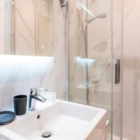 Luxurious With Stylish Design And Comfort - 105 * Paris