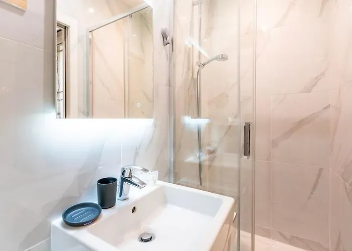 Daire Luxurious With Stylish Design And Comfort - 105