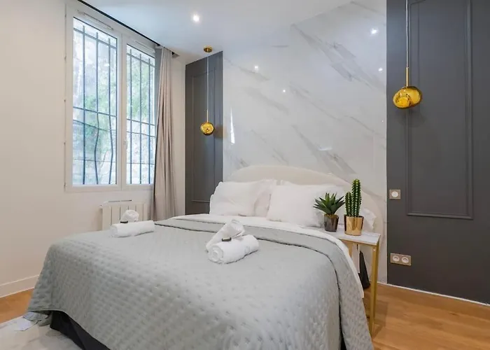 Daire Luxurious With Stylish Design And Comfort - 105