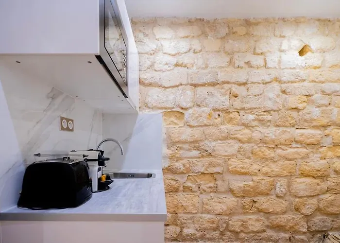 Daire Luxurious With Stylish Design And Comfort - 105