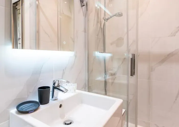 Luxurious With Stylish Design And Comfort - 105 * Paris