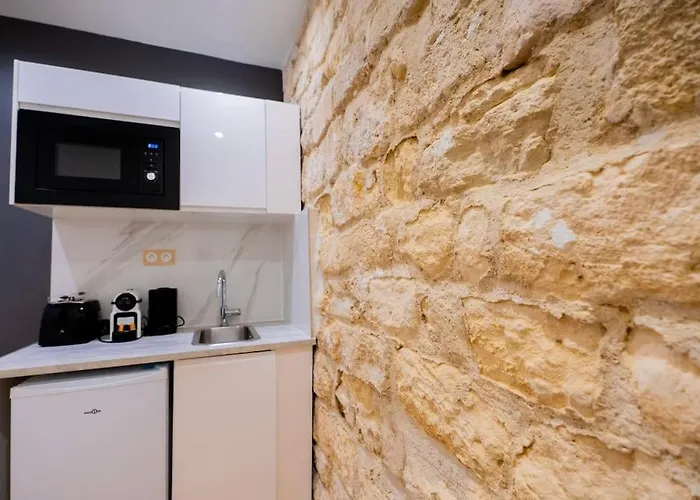 Luxurious With Stylish Design And Comfort - 105 Paris