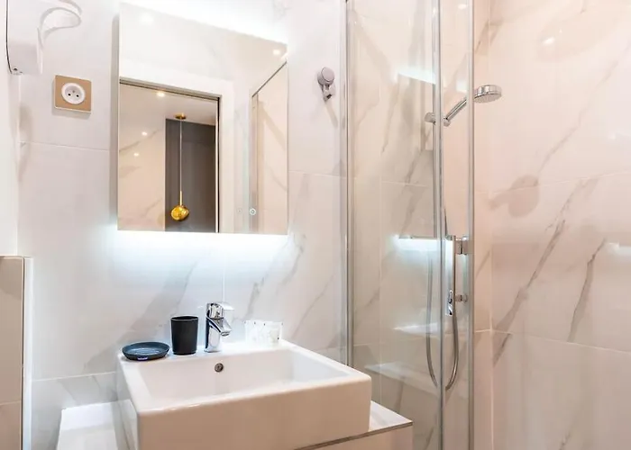 Апартаменты Luxurious With Stylish Design And Comfort - 105 *